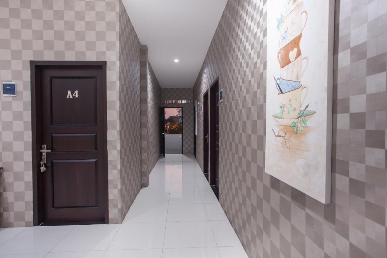 Reddoorz Near Universitas Wijaya Kusuma Σουραμπάγια Εξωτερικό φωτογραφία