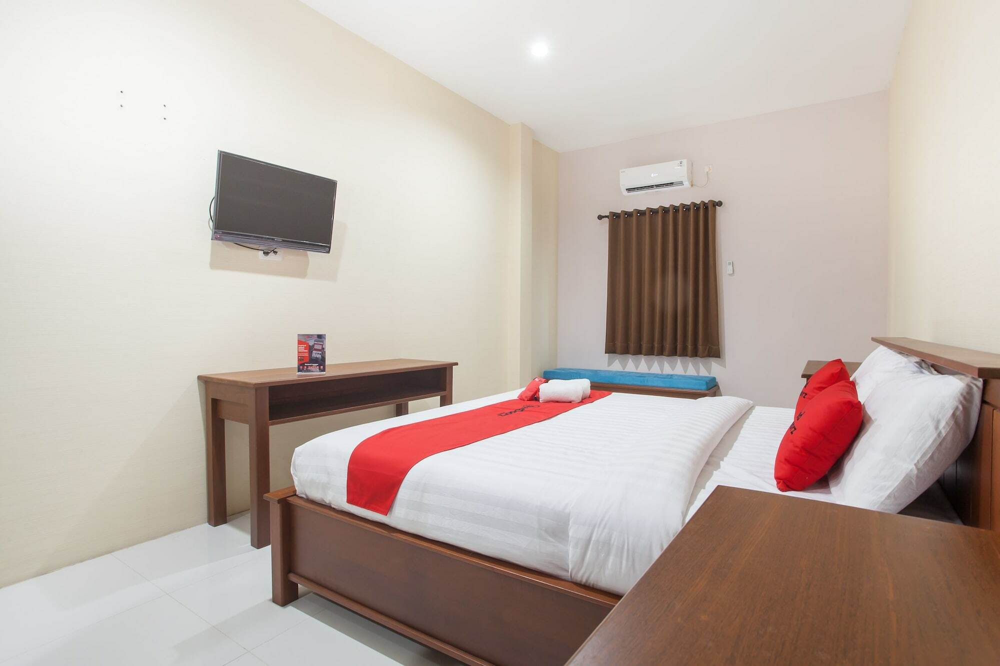 Reddoorz Near Universitas Wijaya Kusuma Σουραμπάγια Εξωτερικό φωτογραφία